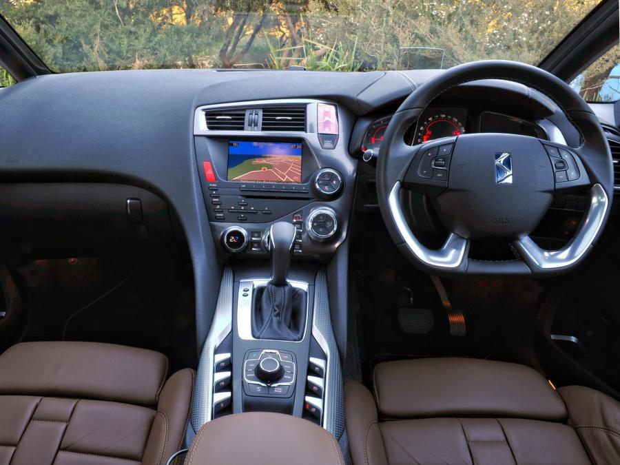  Citroen DS5 2012 года  (AU) (фото 8 из 12)